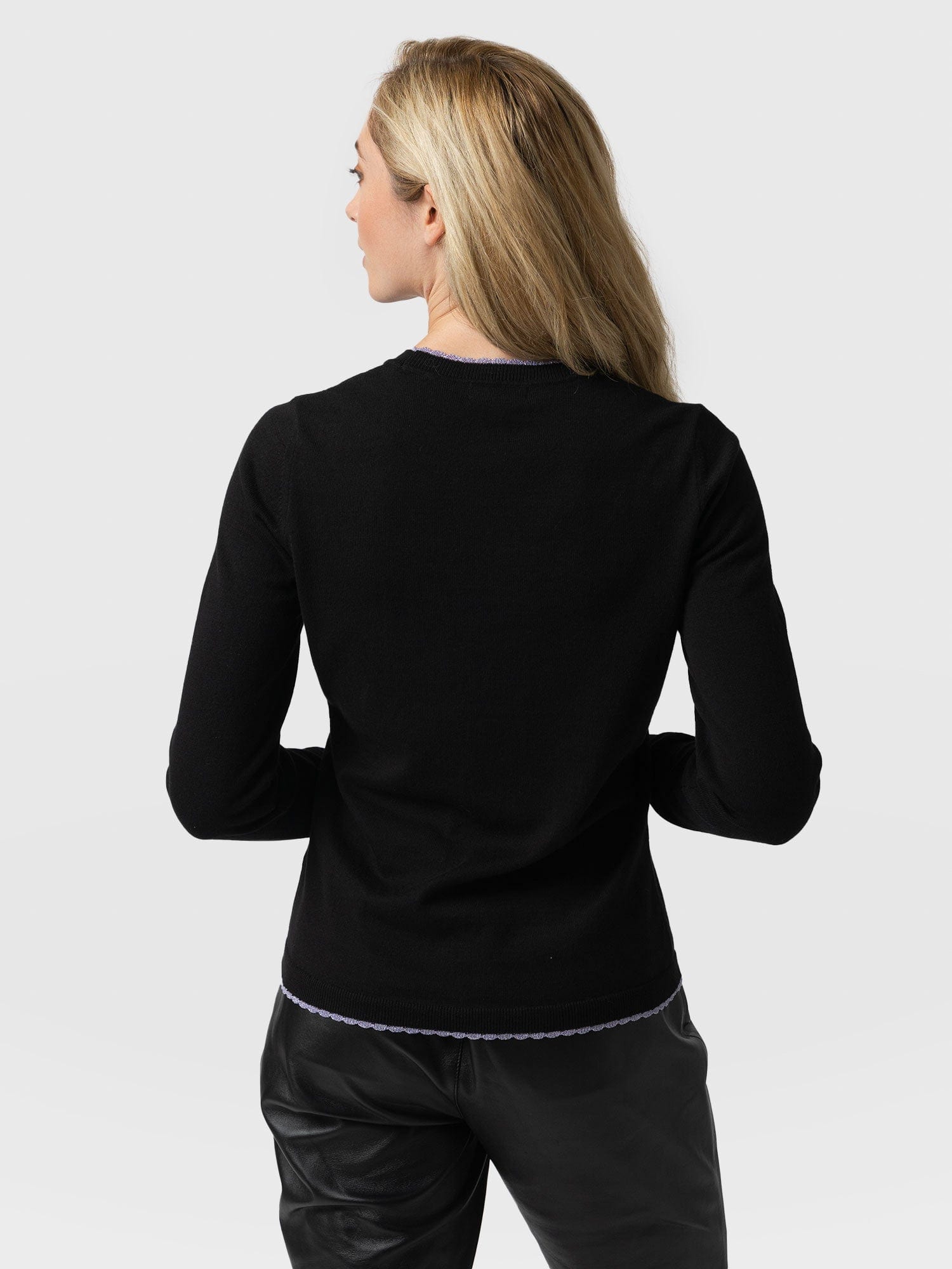 Scallop Edge Jumper Black - Women's Jumpers | Saint + Sofia® EU